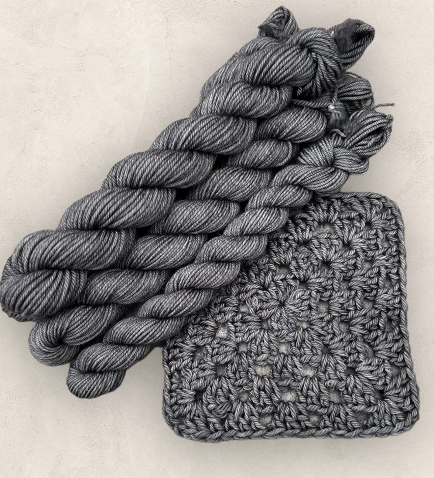 4 Ply or DK Yarn 100g- 50g - 20g -10g Skein grey M69