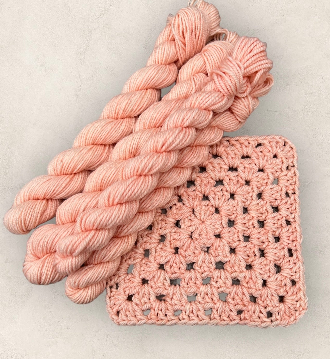 4 Ply or DK Yarn 100g- 50g - 20g -10g Pretty Peach M45 image 2