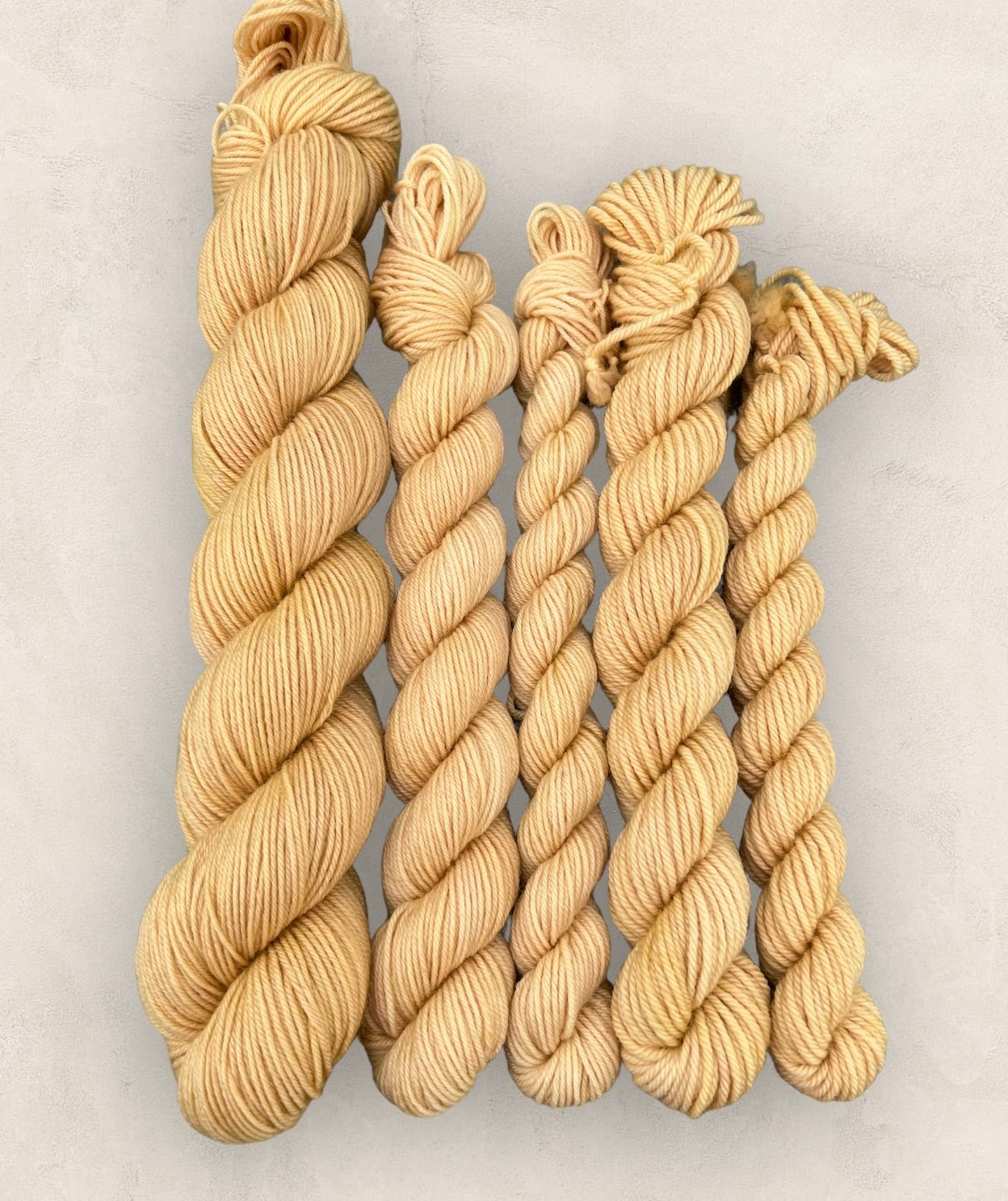4 Ply or DK Yarn 100g- 50g - 20g -10g Straw P82 image 2