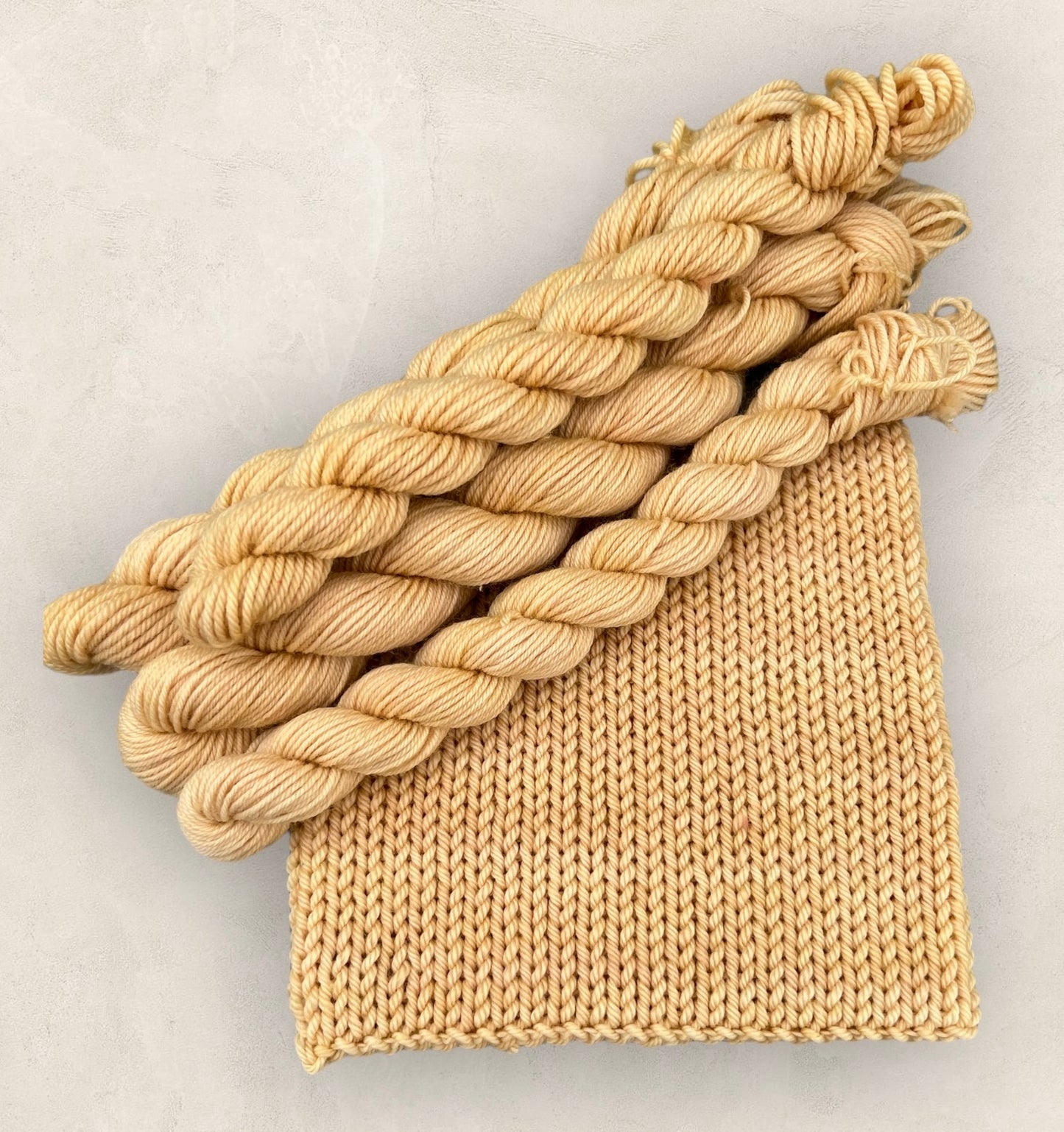 4 Ply or DK Yarn 100g- 50g - 20g -10g Straw P82 image 1