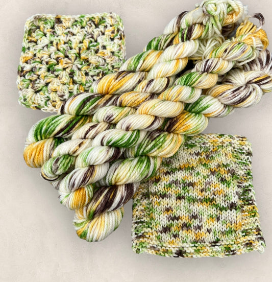 Sweet Apple - 4 Ply, or DK Yarn 20g - 10g Mini Skein M17 image 0