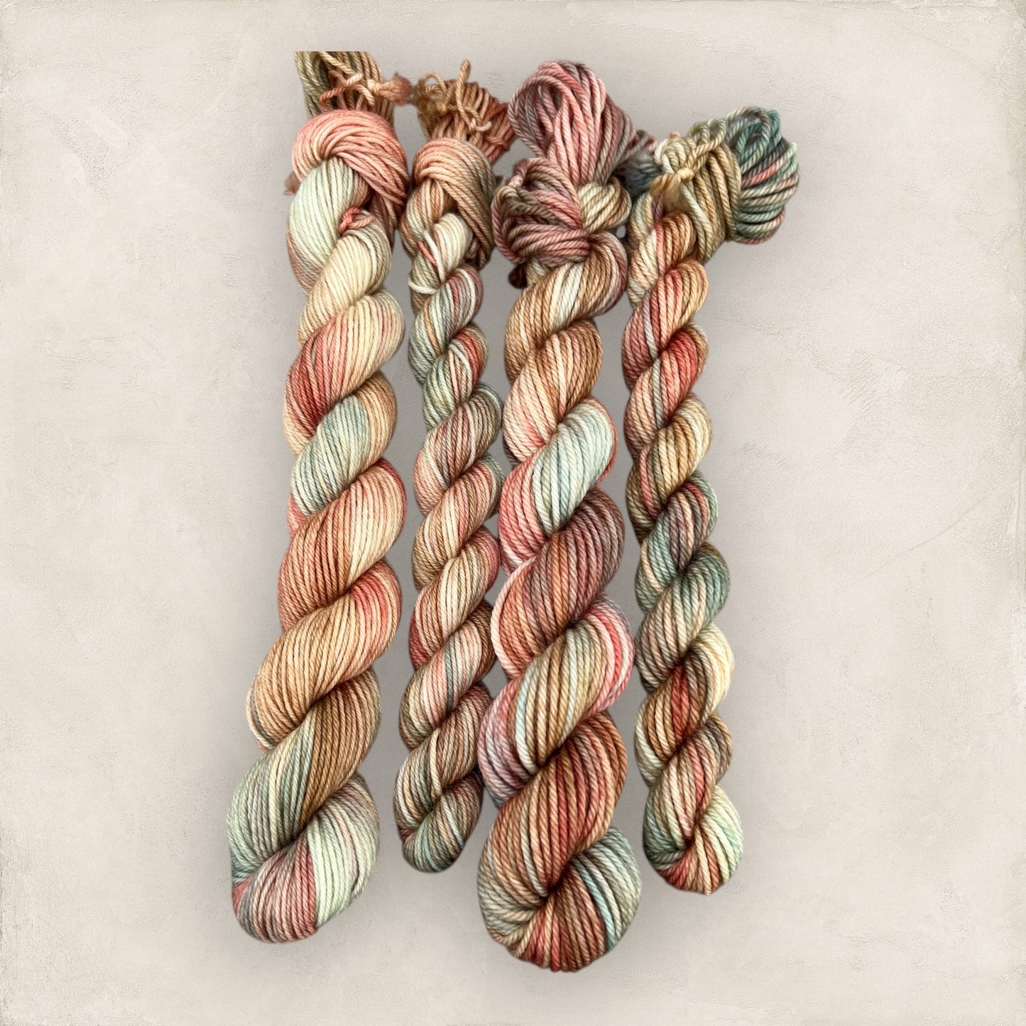 Vintage Charm 4 Ply - DK Yarn 20g - 10g Mini Skein P119