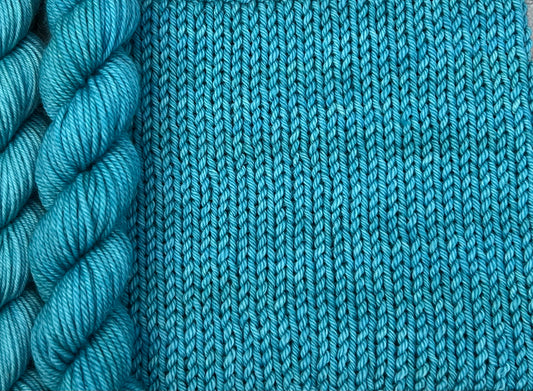 4 Ply or DK Yarn 100g - 50g - 20g - 10g Kingfisher M65 image 0