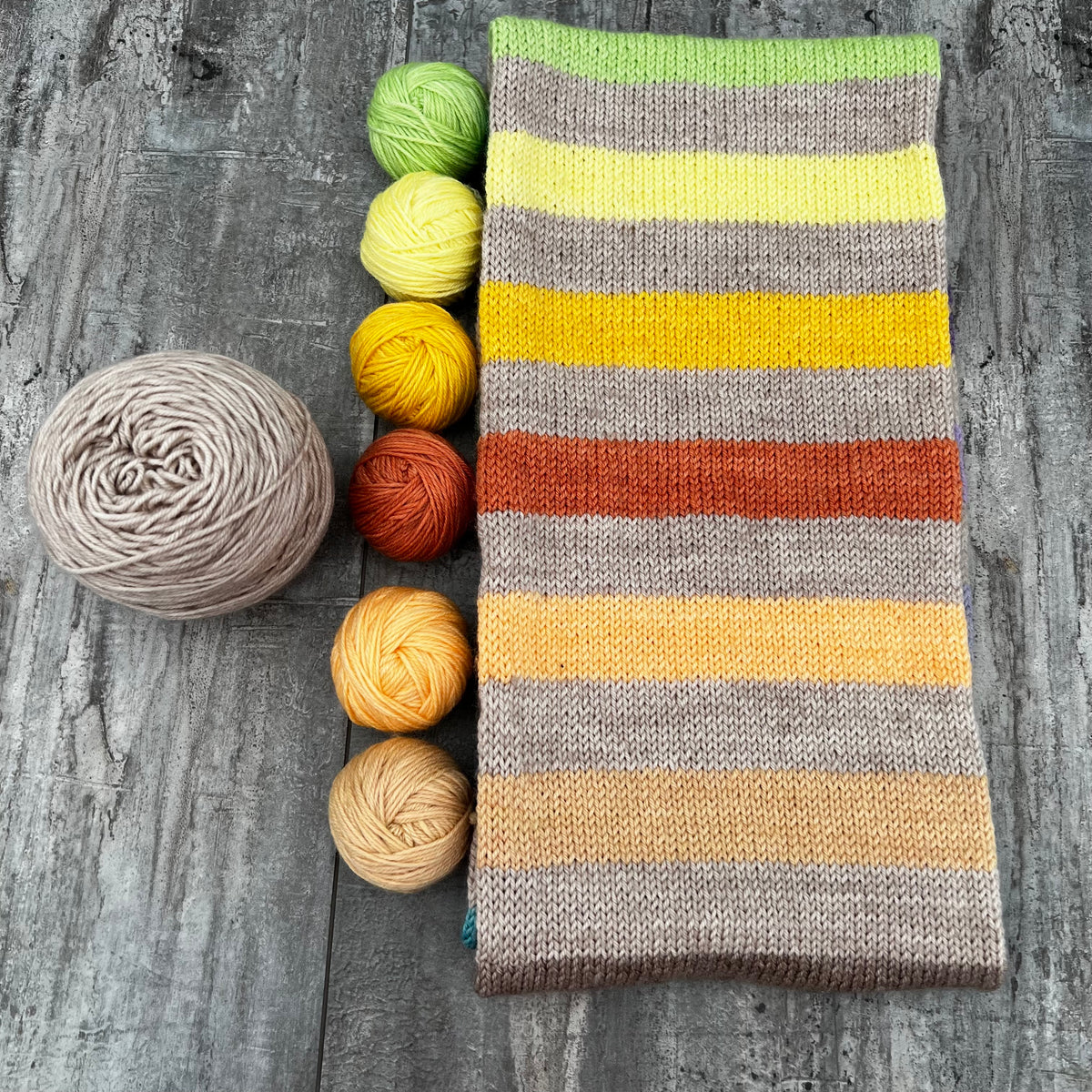 24 x 5g Mini Skein Balls + Main Skein Semi Solid Tonal
