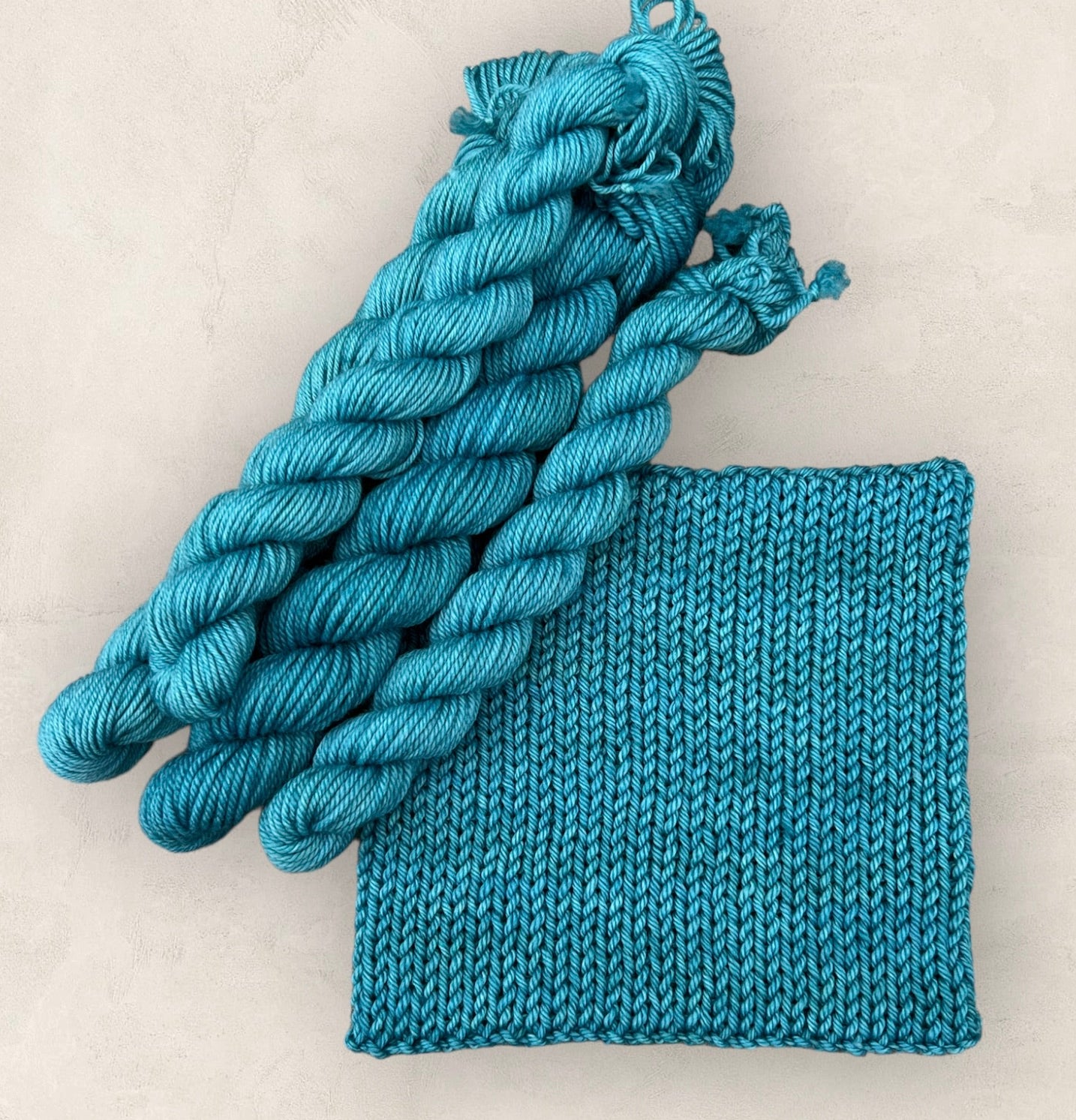 4 Ply or DK Yarn 100g - 50g - 20g - 10g Kingfisher M65 image 1