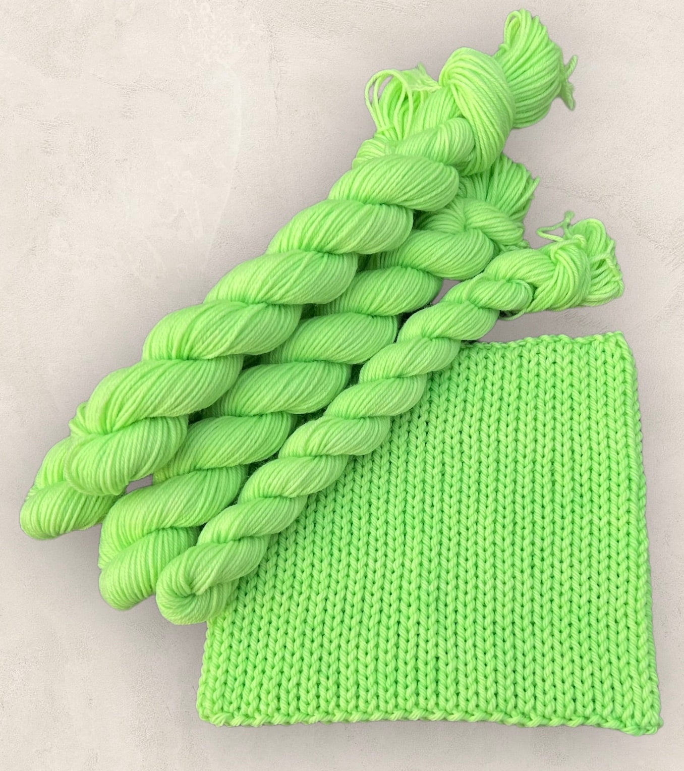 4 Ply or DK Yarn 100g- 50g - 20g -10g Neon Green P93 image 1