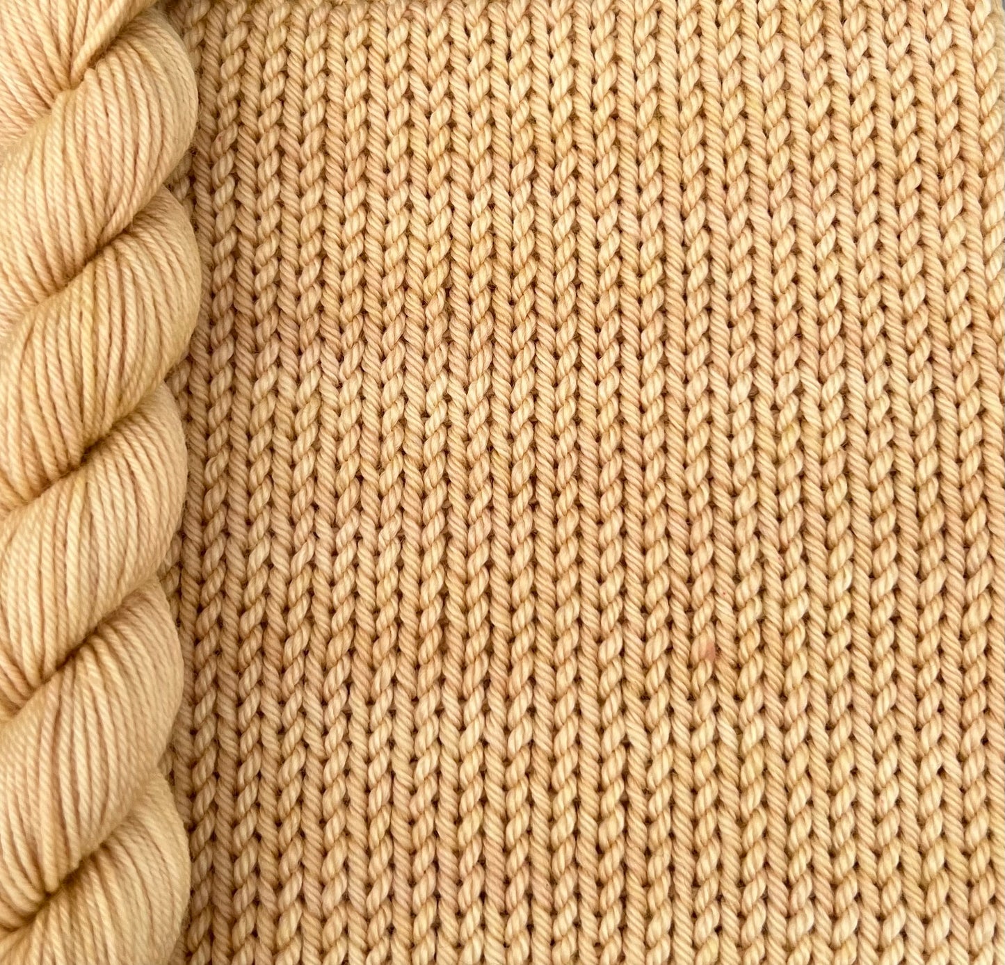4 Ply or DK Yarn 100g- 50g - 20g -10g Straw P82 image 0