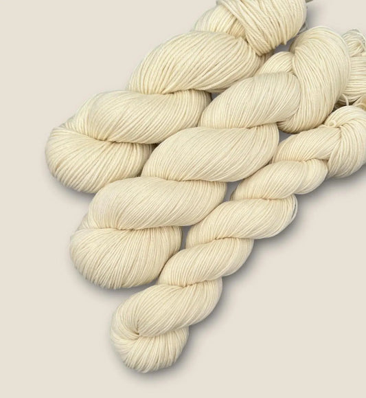 4 Ply or DK Yarn 100g- 50g - 20g -10g Skein Vanilla